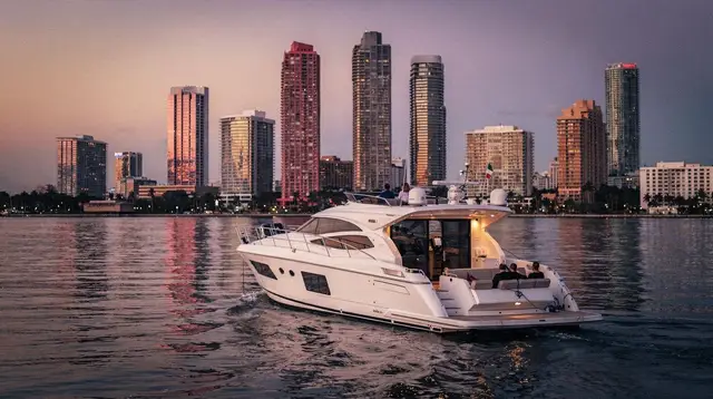 Biscayne Bay cruises from Bayside Marketplace